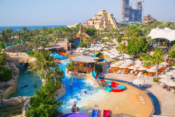 Kilátás az Aquaventure víziparkra.