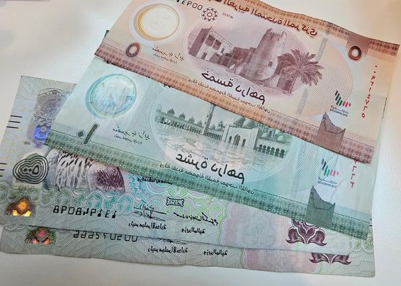Az Egyesült Arab Emírségek dirham bankjegyek. 
