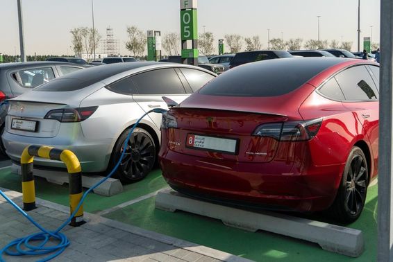 Tesla elektromos járművekhez való töltőállomás