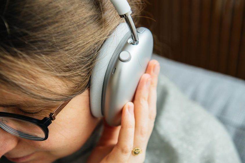 Over-ear headphones, AirPods Max