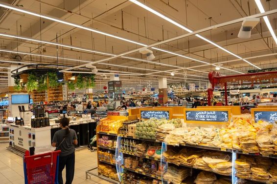 Carrefour szupermarketben a Dubai Mall of Emirates bevásárlóközpontban