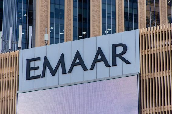 Emaar Emirati ingatlanfejlesztő cég épülete a Dubai Marinán