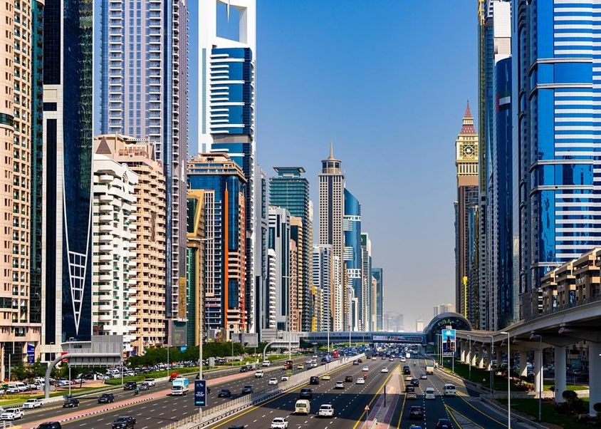 Dubai, felhőkarcolók a belvárosban és a Sheikh Zayed úton
