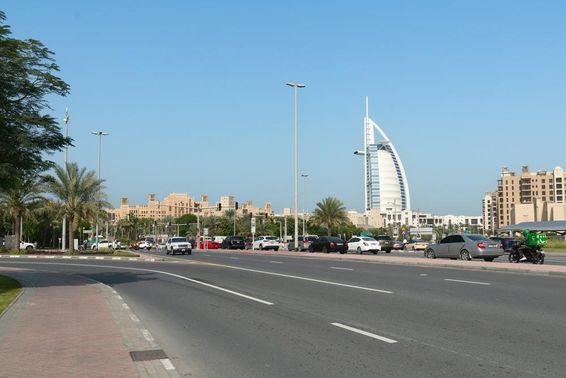 Az Umm Suqeim és a Jumeira Street kereszteződése Dubaiban.