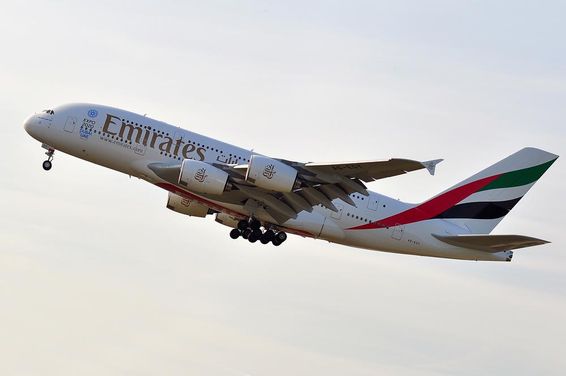 EMIRATES AIRLINES Airbus A380-800-as repülőgépe.