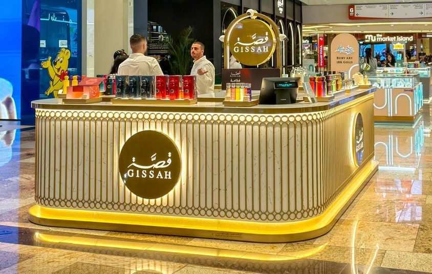 Dubai, a kiskereskedelmi kioszk Gissah Parfumes, egy luxus illatanyag márka.