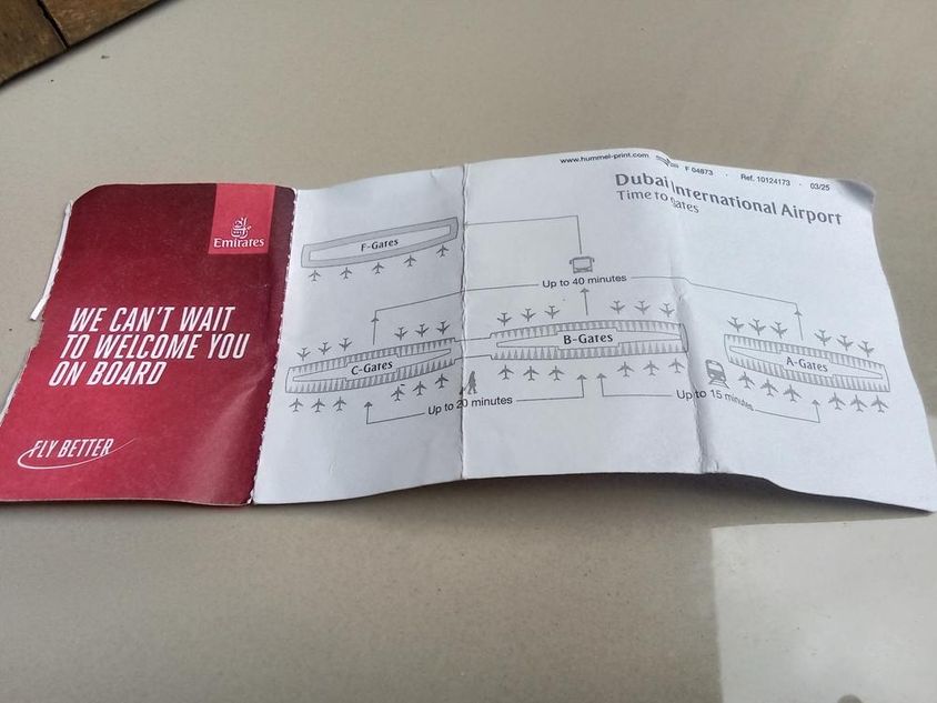 Beszállókártya az Emirates légitársaságnak.